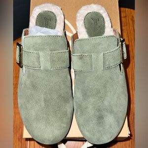 Zodiac Maui Moss Clogs with Cozy Suede Finish